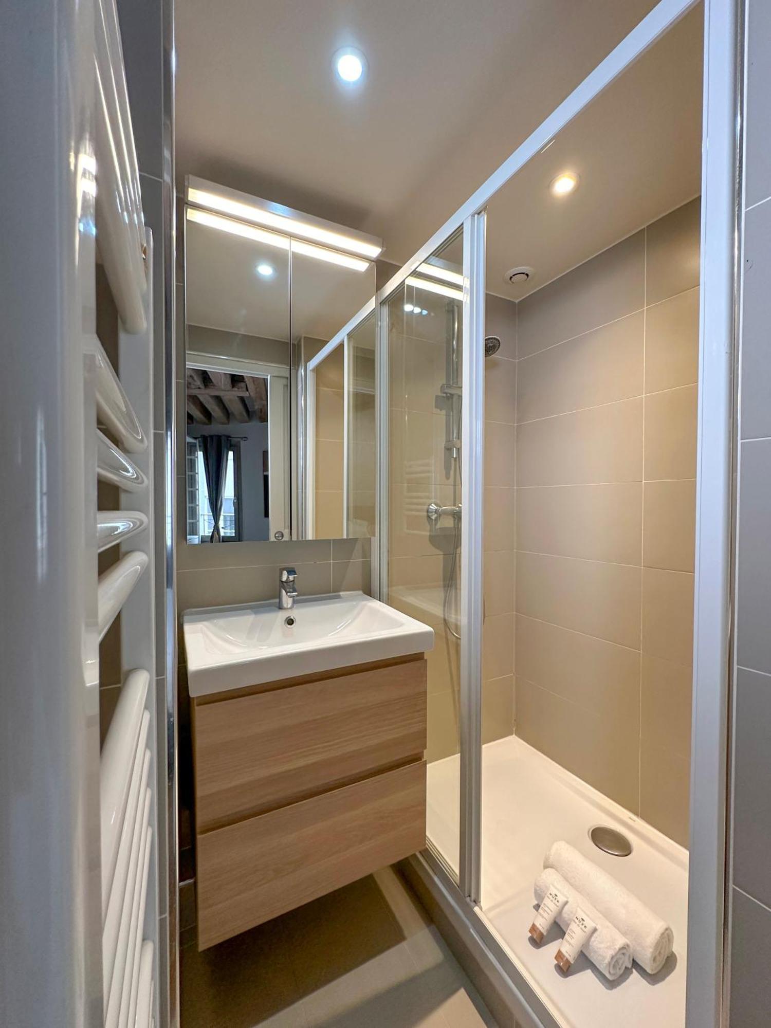 St Michel Apartment ปารีส ภายนอก รูปภาพ